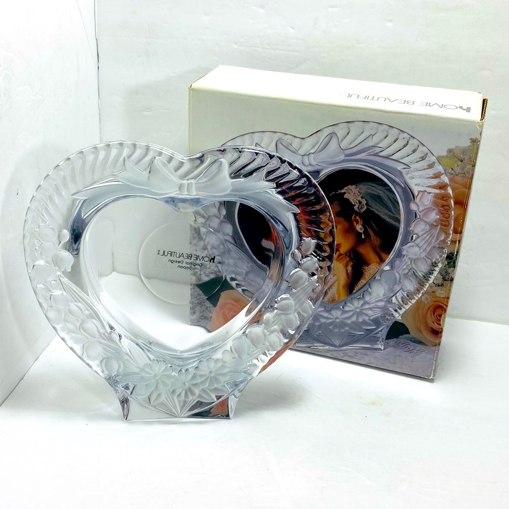 NIB Home Beautiful Frosted Glass HEART Picture Frame